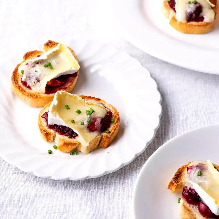 3-Ingredient Cranberry-Brie Crostini
