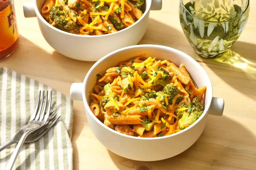 Anthony Anderson’s One-Pot Buffalo Chicken Mac & Cheese with Broccoli