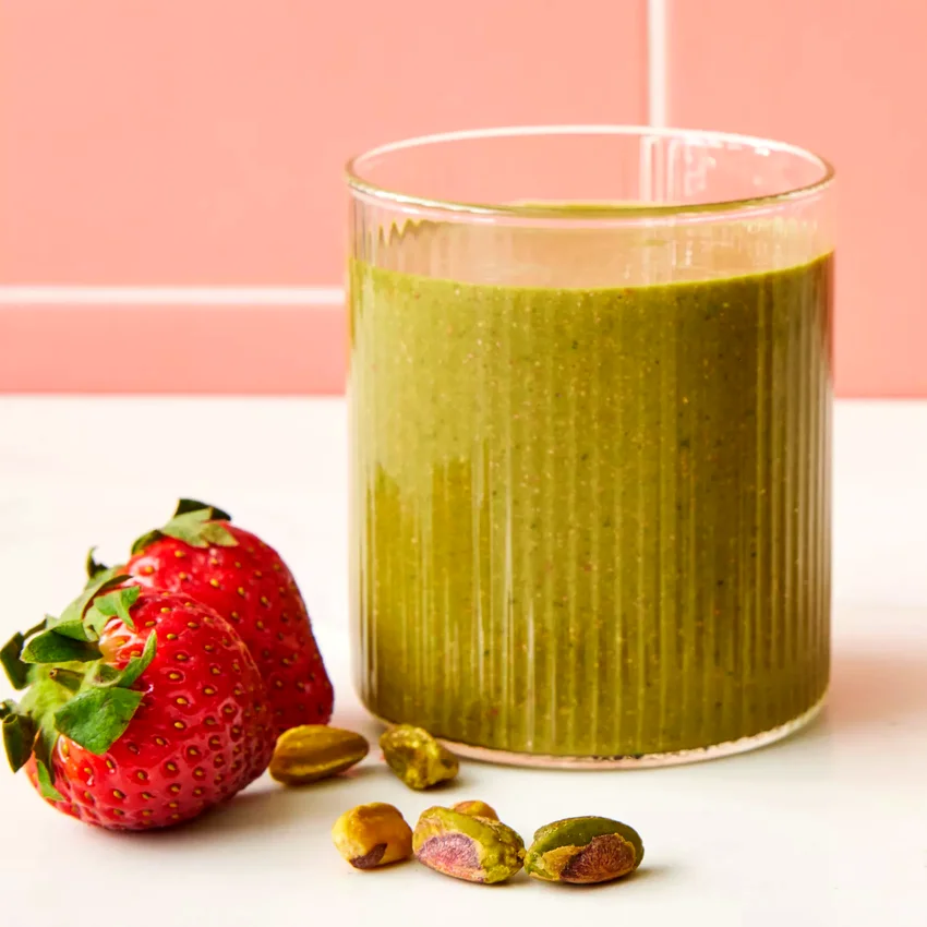 Anti-Inflammatory Strawberry–Passion Fruit Green Smoothie