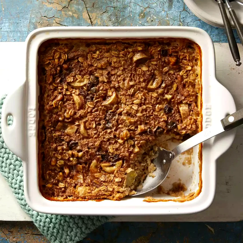 Baked Oatmeal With Banana, Raisins & Walnuts