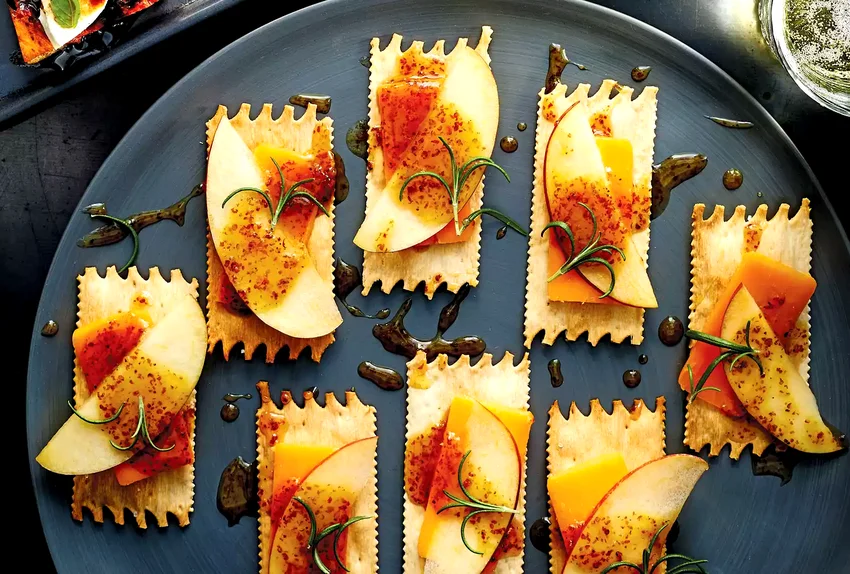 Cheddar-Apple Cracker Bites