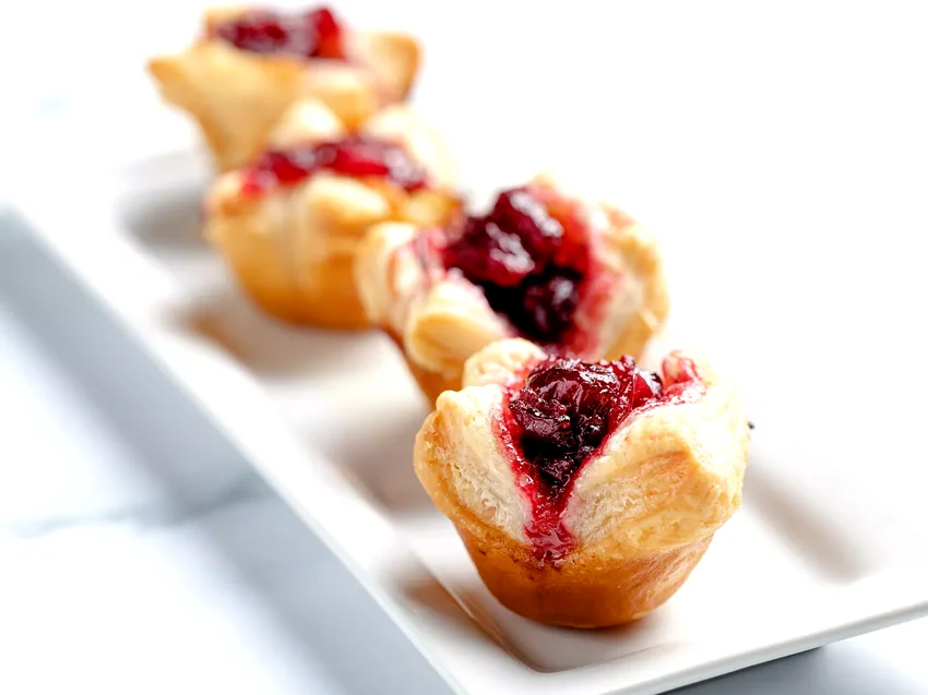 Cranberry-Brie Bites with Puff Pastry