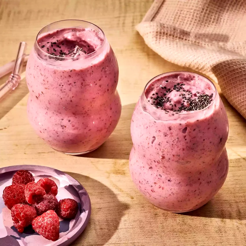 Creamy Raspberry-Peach Chia Seed Smoothie