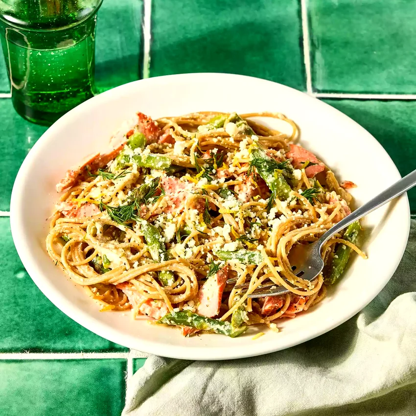 Creamy Salmon & Asparagus Pasta