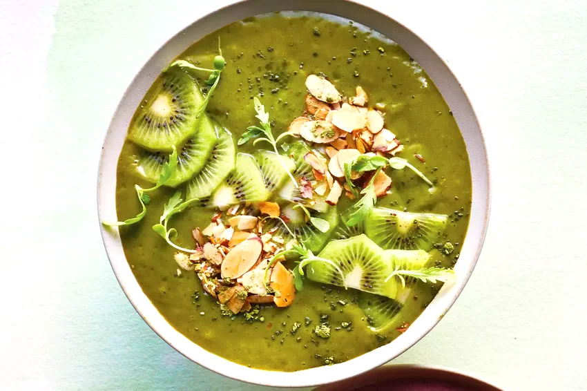 High-Fiber Matcha Green Smoothie Bowl