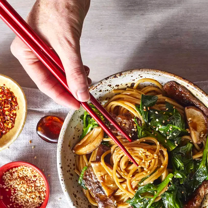 Long-Life Noodles with Beef & Chinese Broccoli
