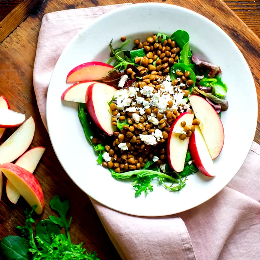 Mixed Greens with Lentils & Sliced Apple