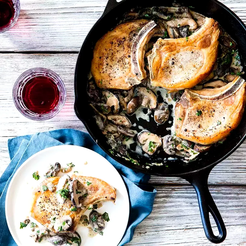 Pork Chops with Creamy Mushroom Sauce