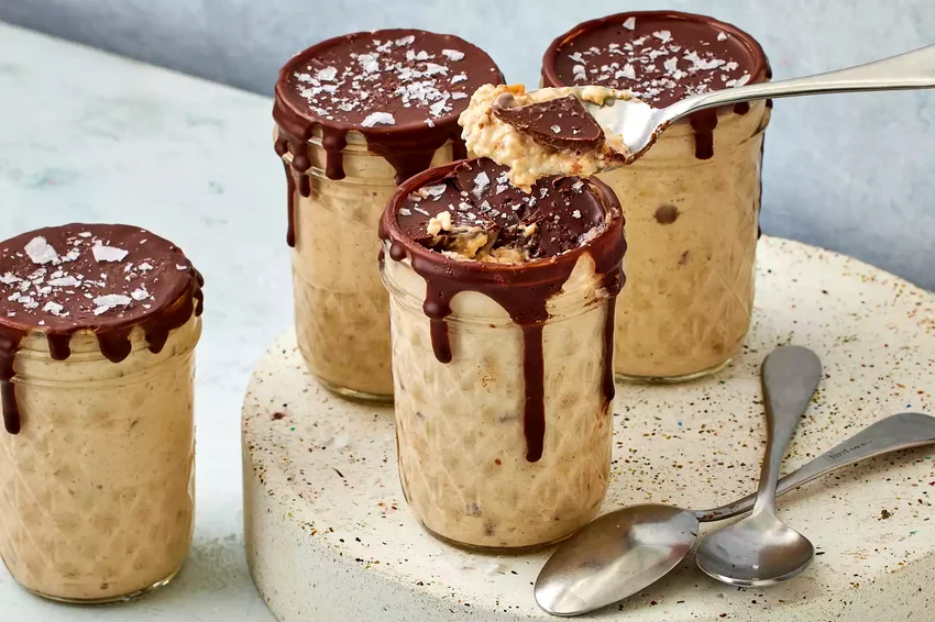 Reese’s Peanut Butter Cup-Inspired Overnight Oats