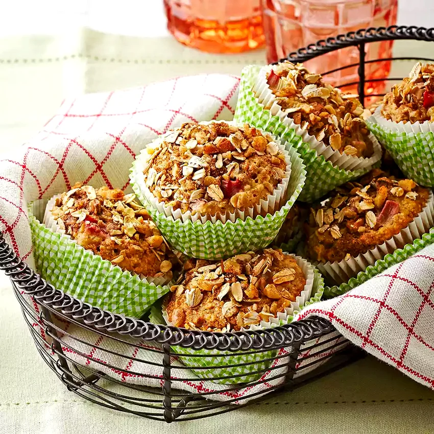 Rhubarb Oat Muffins