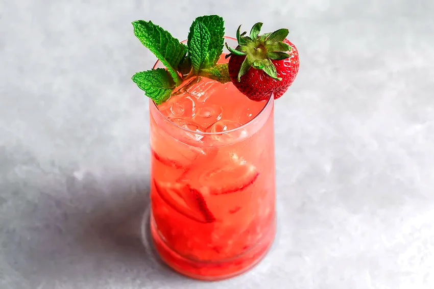 Sparkling Strawberry-Ginger Lemonade