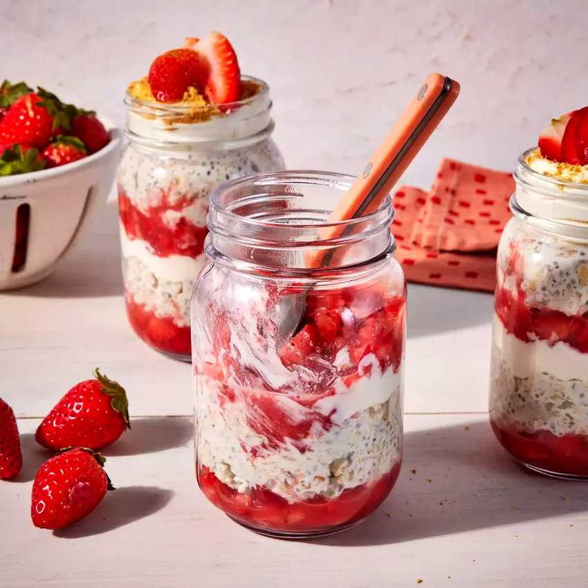 Strawberry Cheesecake Overnight Oats